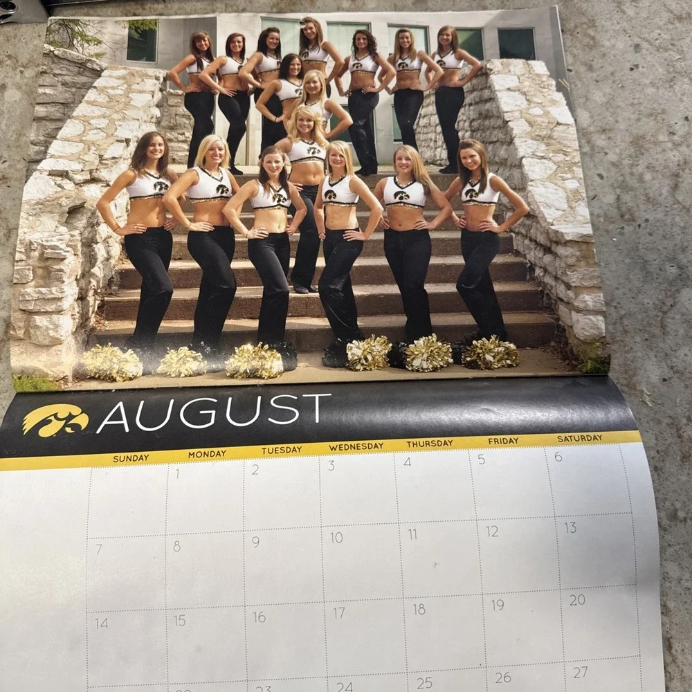 University Of Iowa SPIRIT SQUADS 2010-2011 Cheerleading Herkey Dance Team‎